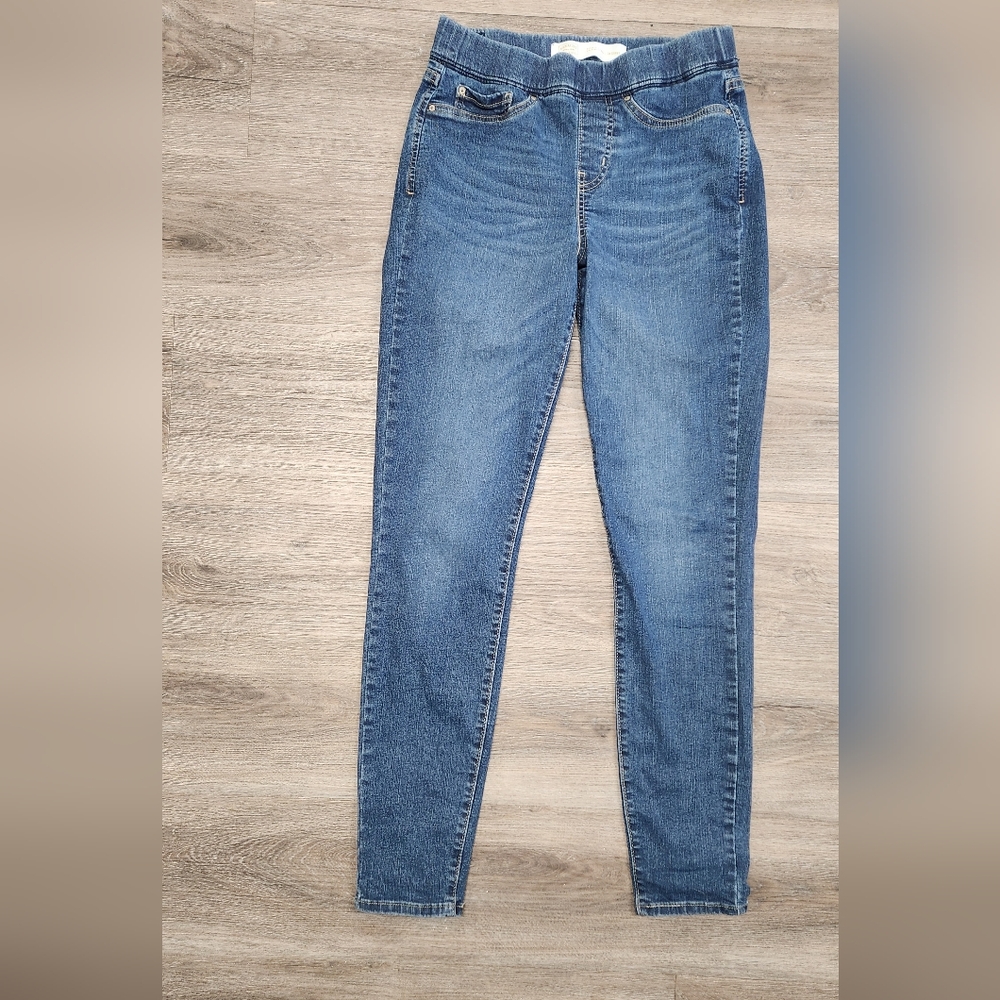 Levi's pull in skinny Levi's